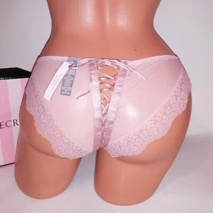 Victoria Secret Panty Pequeño Bikini Rosa Encaje Satinado Con Cordones Espalda Muy Sexy Nuevo - Imagen 1 de 5