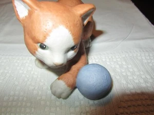 Goebel Figur Katze mit Ball Nina / Marco - Bild 1 von 5