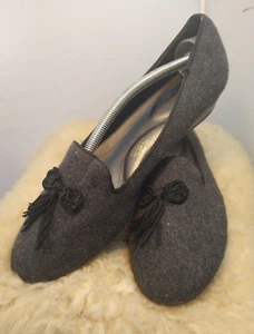 SOFT STYLE WOMANS SLIP ON LOAFER FLATS WITH TASSELS FELT FABRIC 10 M BLACK-NICE! - Picture 1 of 12
