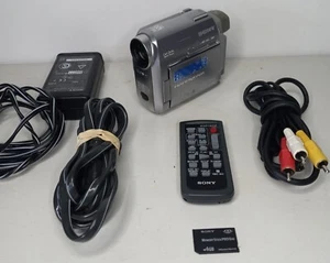 Sony DCR-HC40 Camcorder kit - Memory + Controller + AV Cable + Charger + Battery - Picture 1 of 12
