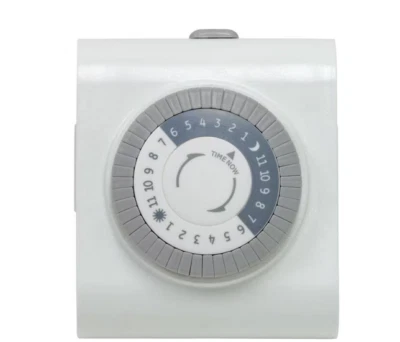 Temporizador de alta resistencia enchufable 24 horas DEFIANT 15 amperios con 2 tomas de tierra Foto 1 de 4