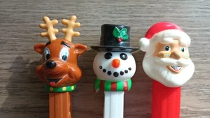 3 Pez Spender Weihnachtsmann Schneemann Rentier Weihnachten Süßigkeiten Urlaub Winter - Bild 1 von 5