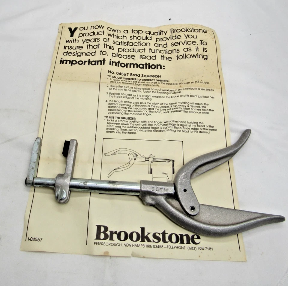 Exprimidor Brad No. 045678 hecho en EE. UU. por Brookstone Foto 1 de 4