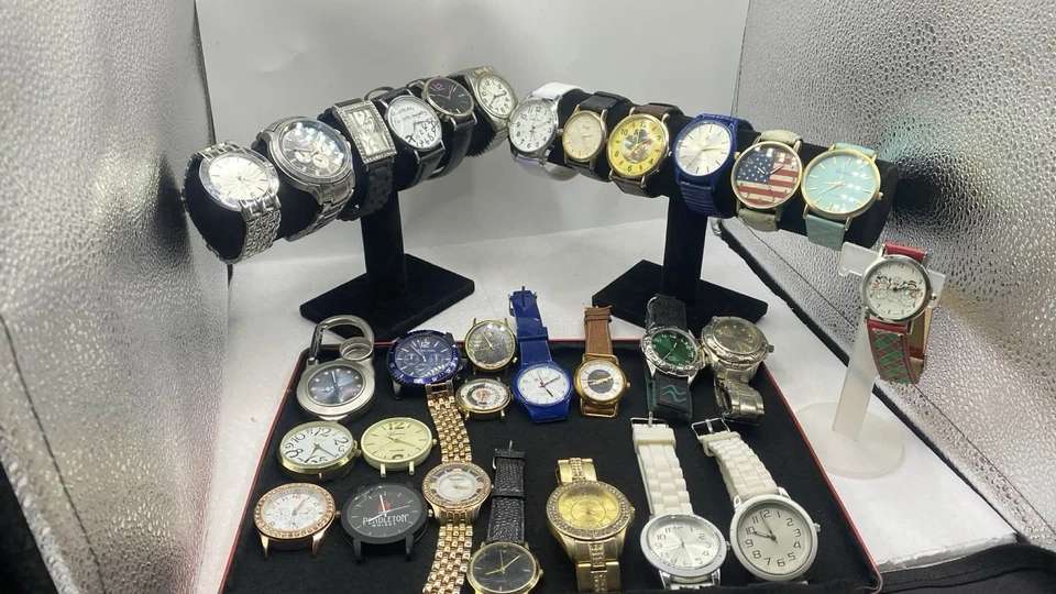 Lote de 30 relojes para hombre algunos funcionan y otros para piezas Foto 1 de 4