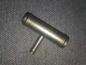CAMISETA CONECTOR FORD OEM D4TZ-18599C calentador de agua caliente y aire acondicionado - nuevo - Imagen 1 de 2