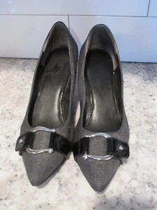 NINE WEST HORSESHOE BUCKLE ACCENT BLACK GRAY 2 1/2" HEEL SHOES SIZE 7M - Picture 1 of 4