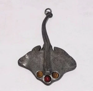 Colgante Ivar Hyden Stingray 2 1/2 pulgadas firmado - Imagen 1 de 12
