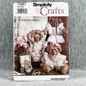 Osos de peluche Simplicity 7597 en vestido con volantes o mono patrón de costura artesanal - Imagen 1 de 4