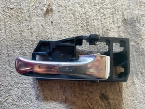 01-05 LEXUS IS300 FRONT REAR RIGHT PASSENGER DOOR HANDLE LEVER BLACK TAN OEM - Foto 1 di 4