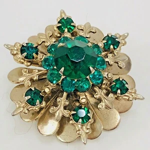 Vintage Fleur de Lis Brooch Emerald Green Rhinestone Flower 1" - Picture 1 of 6