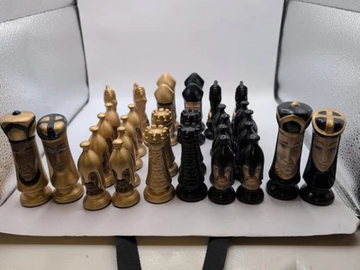 复古手绘 MCM 陶瓷象棋 32 件套金色和黑色  — 第 1/4 张图片