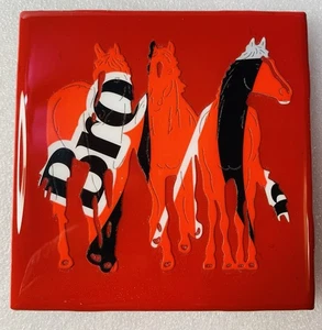 Posavasos de azulejos de cerámica: Coca-Cola, Coca-Cola BRO #2 caballos hechos a mano imagen original ROJO - Imagen 1 de 2