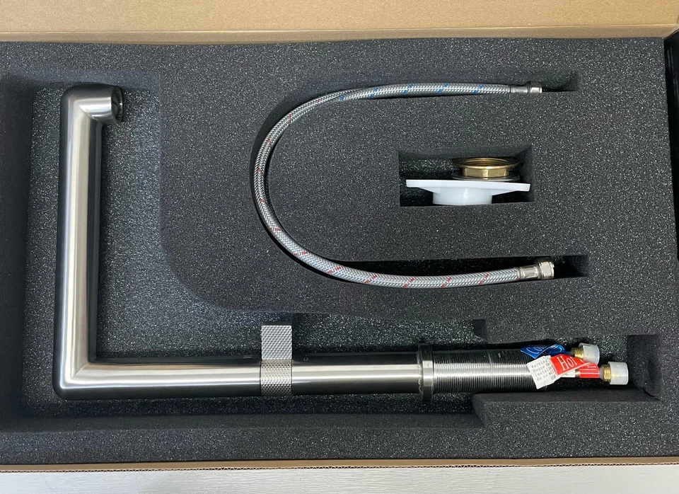 Vigo VG02053ST Grifo Barra Joya, 1.8 GPM, 11" H, Acero Inoxidable Foto 1 de 2