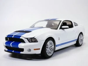 FORD MUSTANG SHELBY GT500 blanc Performance & bandes bleues 1/18 2011 - Picture 1 of 1