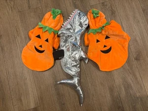 Hunde Halloween Kostüme - 3 Kostüme, 2 Kürbisse und 1 Hai alle Größe M - Bild 1 von 1
