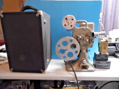 PROJETOR KEYSTONE A-82 VINTAGE DOS ANOS 1930-40 16mm COM ESTOJO NOVO CINTO DE MOTOR FUNCIONA - Imagem 1 de 4