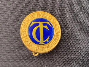B01 Broche PTT TOURISME ET CULTURE TC en AB ARTHUS BERTRAND Vintage Badge - Picture 1 of 2