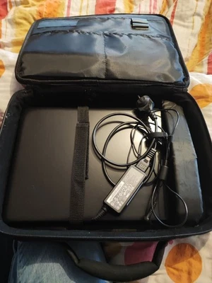 Acer Aspire E1 570 15,6" HD LED LCD 4GB DDR 1000GB HDD + Tasche - Bild 1 von 4