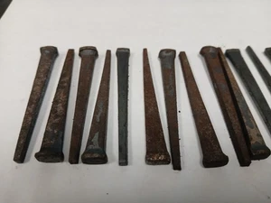 (20) Clavos de cabeza cuadrada de 2 3/8" cortados a mano antiguos, oxidados, vintage, artesanales.  - Imagen 1 de 6