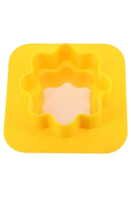 TUPPERWARE Ausstechform Blume Gelb 5cm Backform Plätzchen Teig - Bild 1 von 3