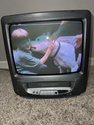 Memorex MVT2135B 13" CRT TV VCR combo problemas testados com som - Imagem 1 de 4