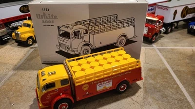 1997 First Gear 1953 Branco 3000 com Corpo de Estaca 1:34 Shell Oil Shellane 2066 (HV - Imagem 1 de 4