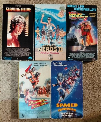 *5 VHS LOT Staying Alive Revenge Nerds Back Future II Spaced Invaders Fraternity Foto 1 de 4