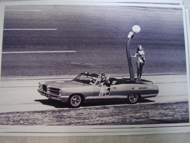 1966 PONTIAC BONNEVILLE HURST PACE CAR 11 X 17  PHOTO  PICTURE   - Image 1 of 1