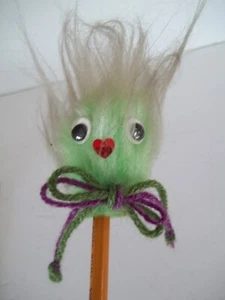 Rare Vintage 1960 70's Fuzzy Green Hair Troll Pencil Topper Thing Margot - Bild 1 von 4