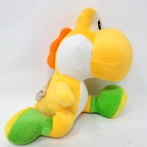 Nintendo Super Mario Bros Amarillo Running Yoshi 9" Peluche Animal Juguete - Imagen 1 de 6