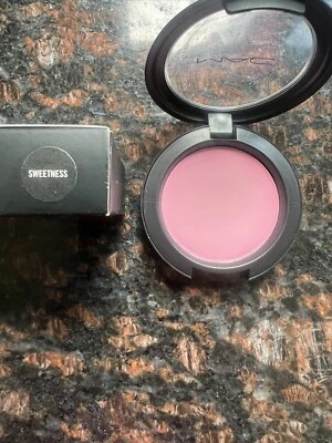 Mac Cosmetics Sweetness Beauty Powder Blush. Discontinued. - Image 1 of 4