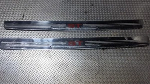 Protectores de umbral emblema rojo Ford Mondeo MK3 ST - Imagen 1 de 2
