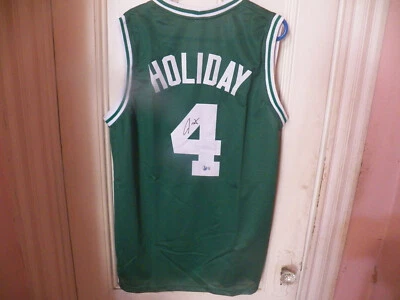 Camiseta deportiva de baloncesto verde autografiada/firmada Jrue Holiday Boston certificado de autenticidad JSA BECKETT Foto 1 de 4