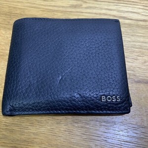 Hugo Boss men's black leather bi-fold wallet