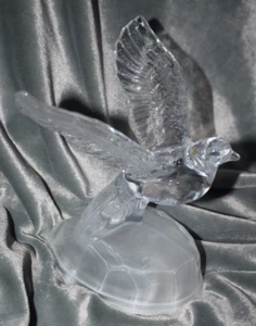 Vintage Clear Glass Bird In Flight Figurine - Picture 1 of 5