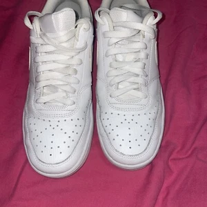 Größe 9,5 - Herren Nike Air Force 1 Low All White Guter Zustand - Bild 1 von 6