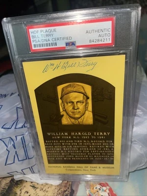 Bill Terry Giants Signed  Hall of Fame Plaque Postcard Beckett PSA/DNA Certified - Image 1 of 3
