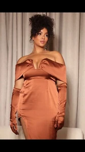 Satinkleid (ohne Handschuhe) - camel  - Bild 1 von 3