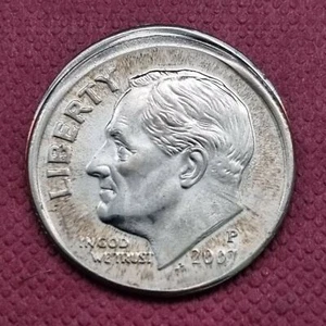 2007 P Roosevelt Dime 10c MINT ERROR - OFF CENTER #43742 - Picture 1 of 2
