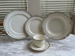 Mikasa China LA ROSE(LAC75) 5 Piece Dinnerware Set MINT - Picture 1 of 10