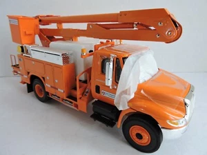 2002 VINTAGE First Gear 4400 High Perf Truck Iowa DOT 1/34th Scale Replica - NIB - Picture 1 of 24