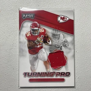 2020 Playoff Clyde Edwards - Helaire Turn Pro Jersey Relic - Bild 1 von 2