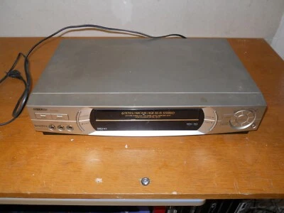 MAGNETOSCOPE SHARP VC-FH30 6 TETES en l'etat pour pieces - Photo 1/3