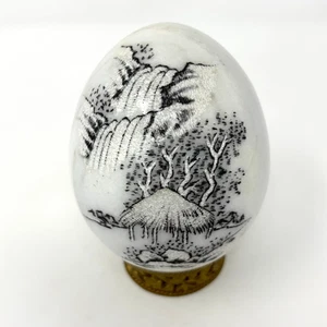 Stan vintage cinese intagliato e dipinto a mano in alabastro o marmo decorativo uovo ottone - Foto 1 di 12