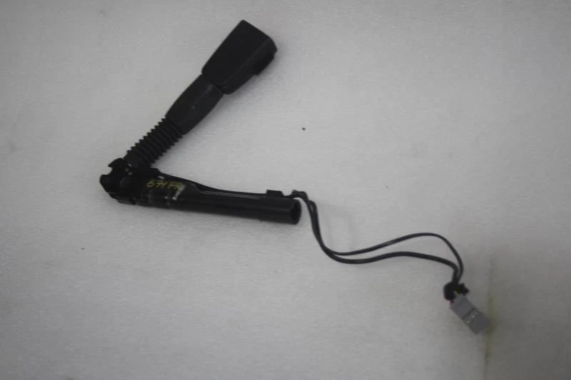 BMW 135i 2008 pasajero derecho cinturón de seguridad delantero hebilla negro Foto 1 de 4