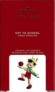 OFF TO SCHOOL - PINOCCHIO 80. 2020 PUNZE PREMIUM ANDENKEN ORNAMENT NEU (BD) A - Bild 1 von 5
