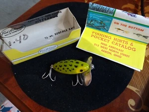 VINTAGE FRED ARBOGAST SPINNING JITTERBUG-1.4 OZ SURFACE BAIT W/BOX & CATALOG - Imagen 1 de 6