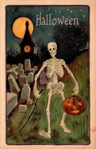 Halloween Skelett hält JOL & Spaziergang auf dem Friedhof Vintage Farbe Postkarte KOPIE - Bild 1 von 2
