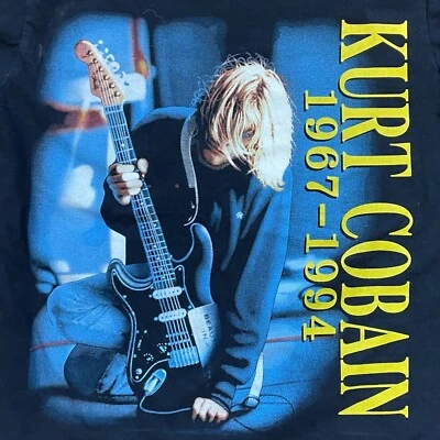 Camiseta KURT COBAIN / NIRVANA 1967-1994 ~ Doble Cara Mediana Negra Cuello Redondo Foto 1 de 4