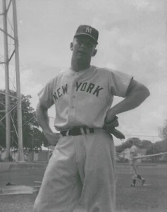 1952 Mickey Mantle  NEW YORK YANKEES  UNSIGNED  8 x 10  KODAK SNAPSHOT PHOTO #95 - Picture 1 of 1